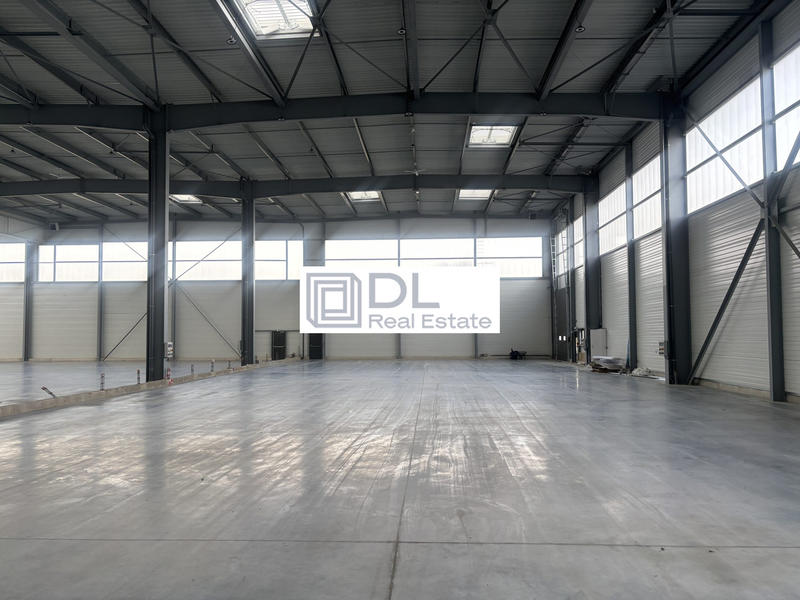 Entrepôt - 3 428 m²