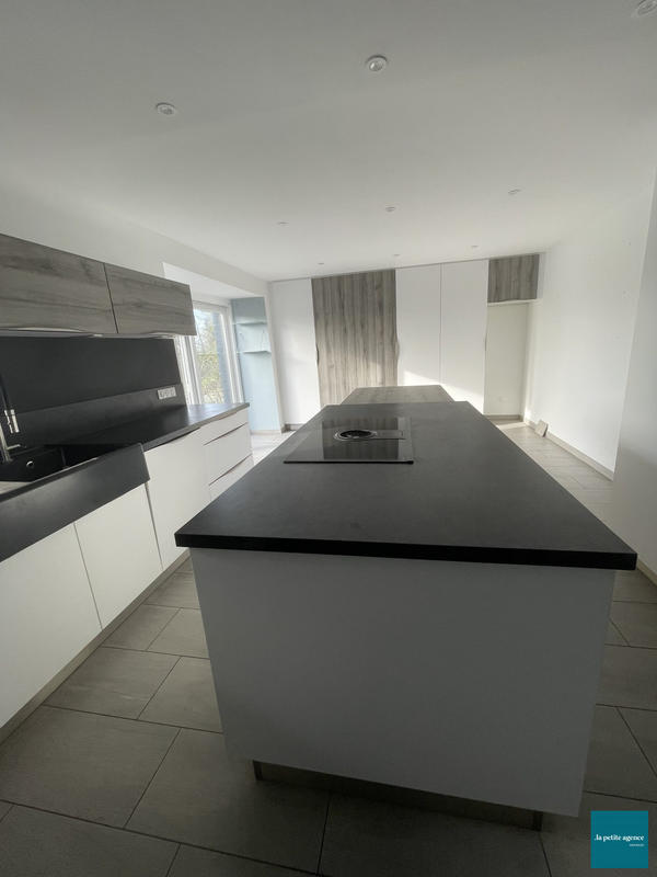 Maison - 254 m² - 6 pièces