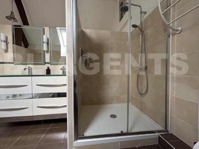 Maison - 280 m² - 10 pièces