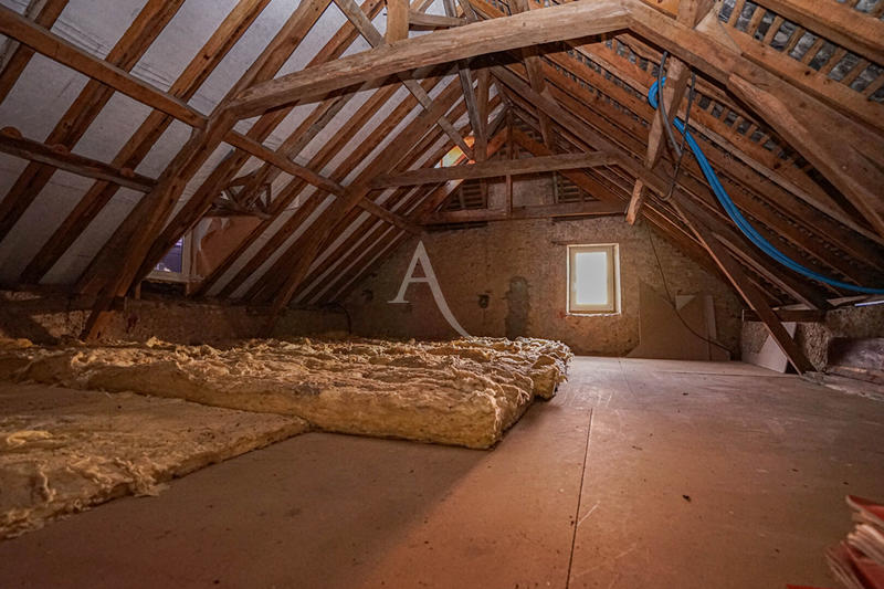 Maison - 240 m² - 7 pièces