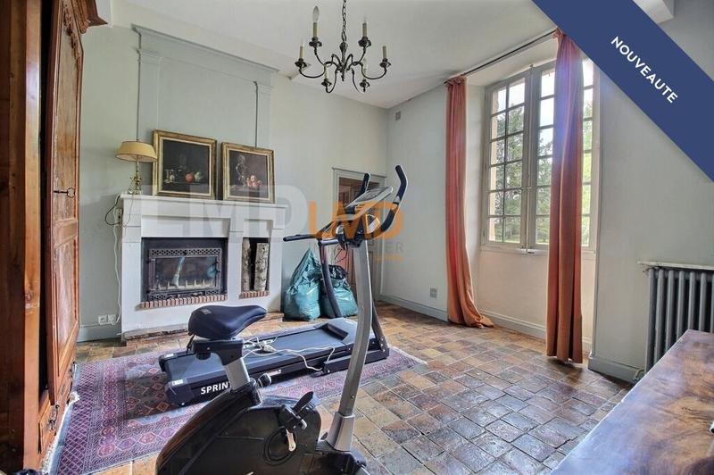 Demeure - 261 m² - 8 pièces