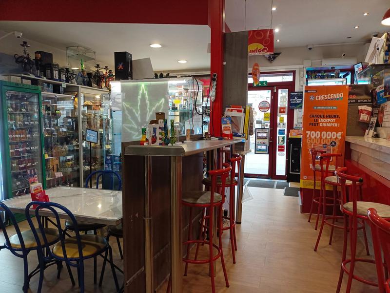 Local commercial - 245 m² - 10 pièces