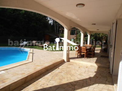 Maison - 210 m² - 7 pièces