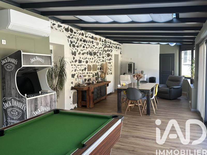 Maison - 234 m² - 8 pièces