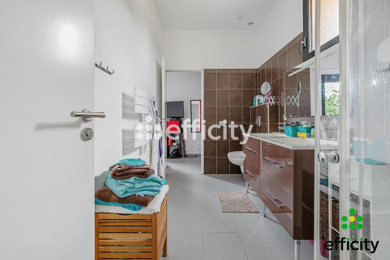 Demeure - 338 m² - 7 pièces