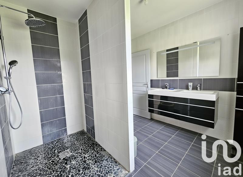 Maison - 186 m² - 10 pièces