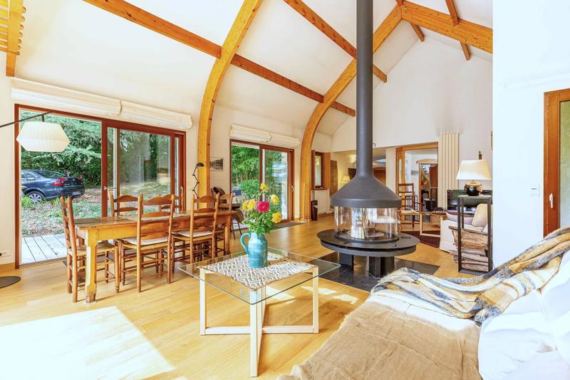 Maison - 230 m² - 6 pièces