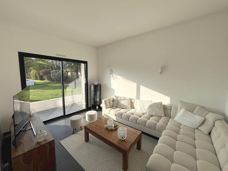 Maison - 214 m² - 8 pièces