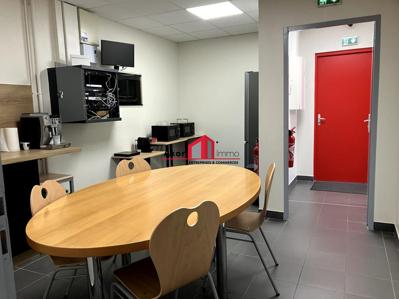Local d'activités - 921 m² - 10 pièces