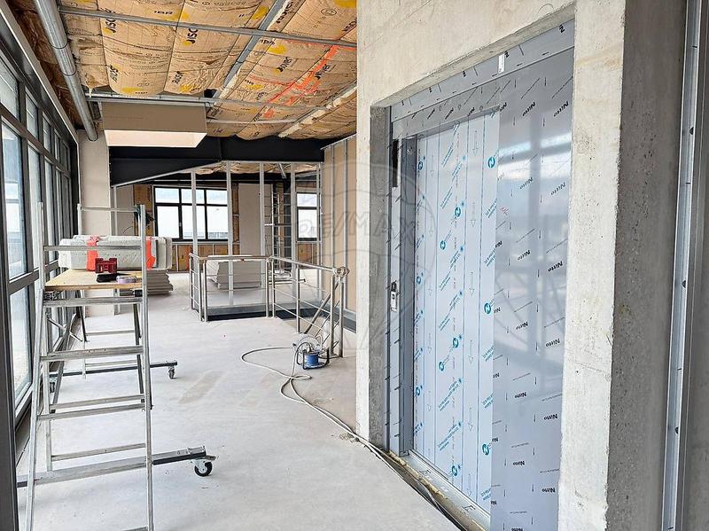 Local commercial - 700 m² - 1 pièce