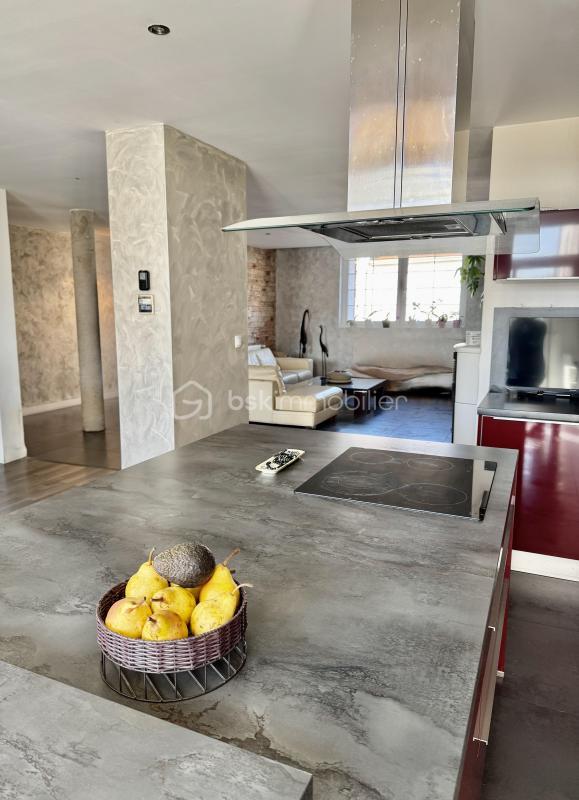 Maison traditionnelle - 260 m² - 10 pièces