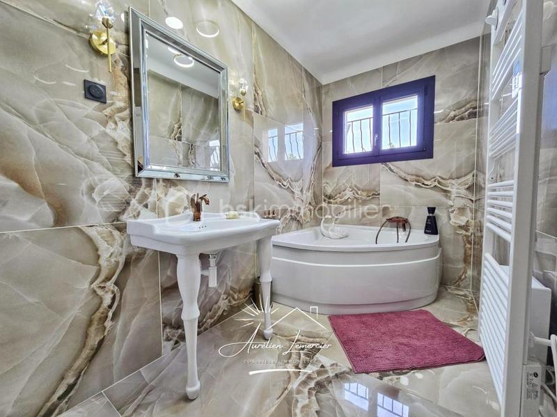 Maison - 200 m² - 6 pièces