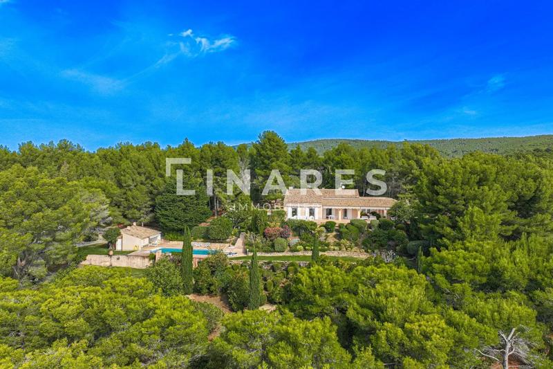 Villa - 410 m² - 9 pièces