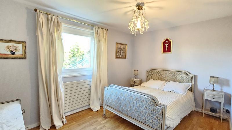 Maison traditionnelle - 196 m² - 9 pièces