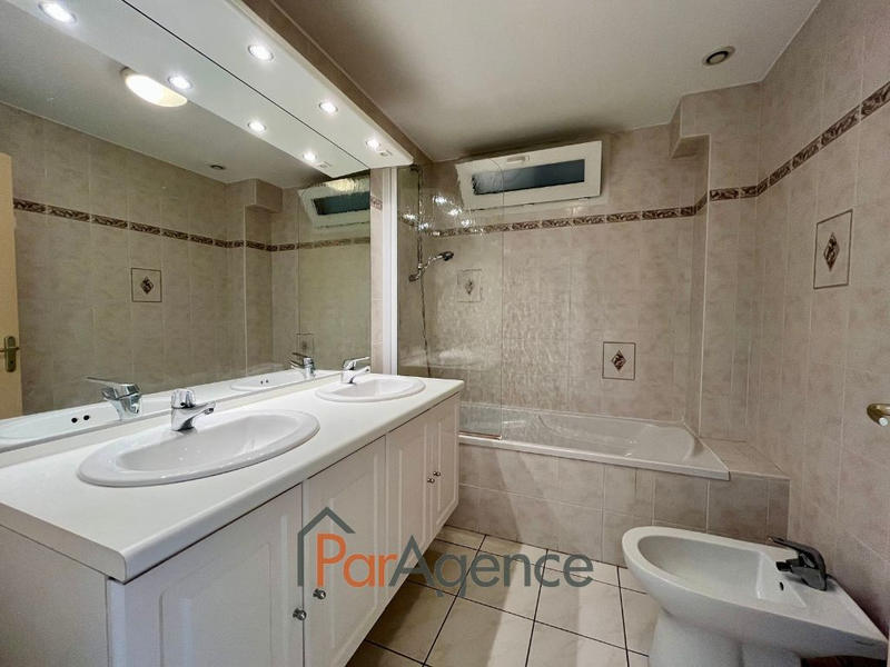 Maison - 177 m² - 6 pièces