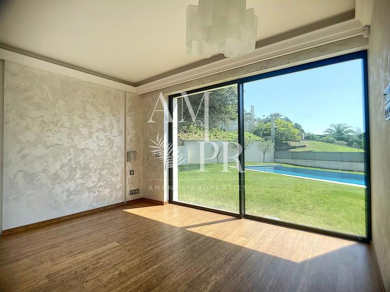 Villa - 300 m² - 8 pièces