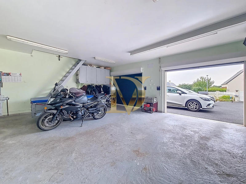 Maison - 230 m² - 8 pièces