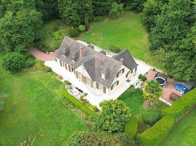 Propriété - 220 m² - 8 pièces