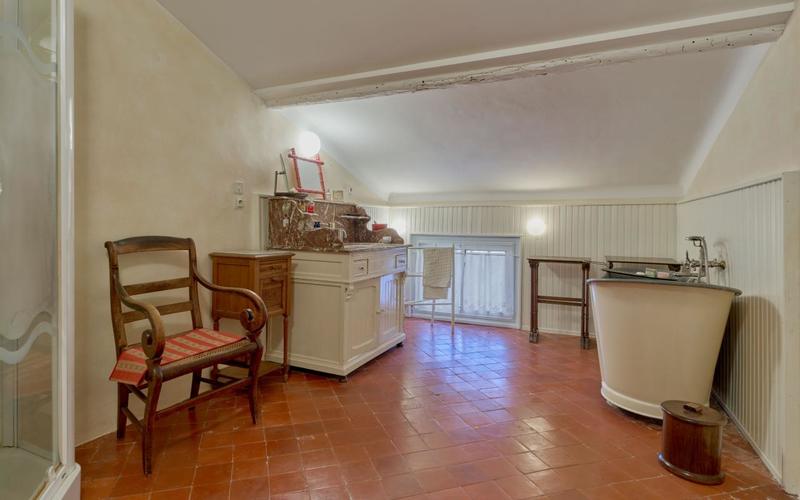 Maison - 409 m² - 13 pièces