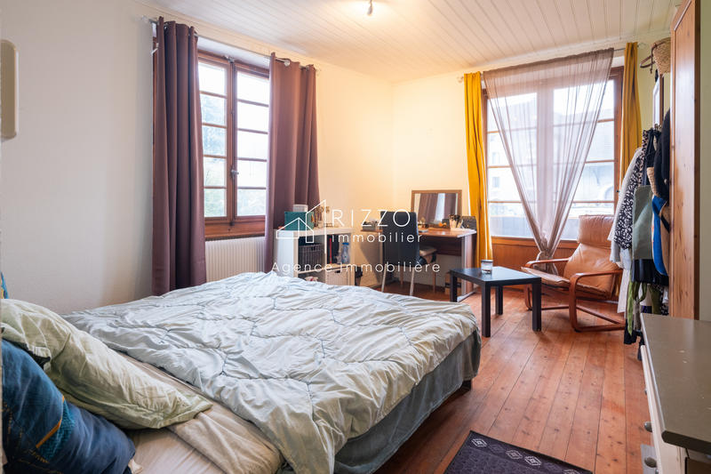 Maison - 260 m² - 9 pièces