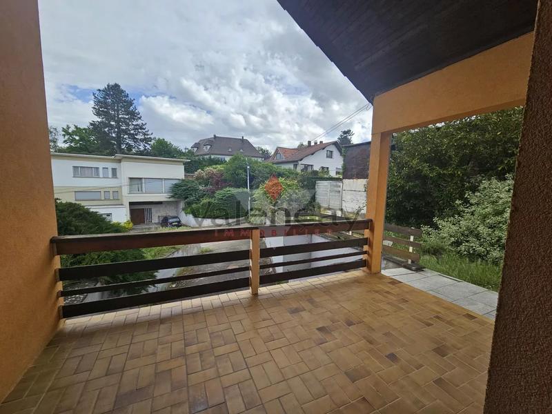 Maison - 181 m² - 6 pièces