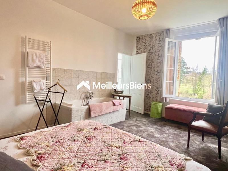 Maison - 247 m² - 8 pièces