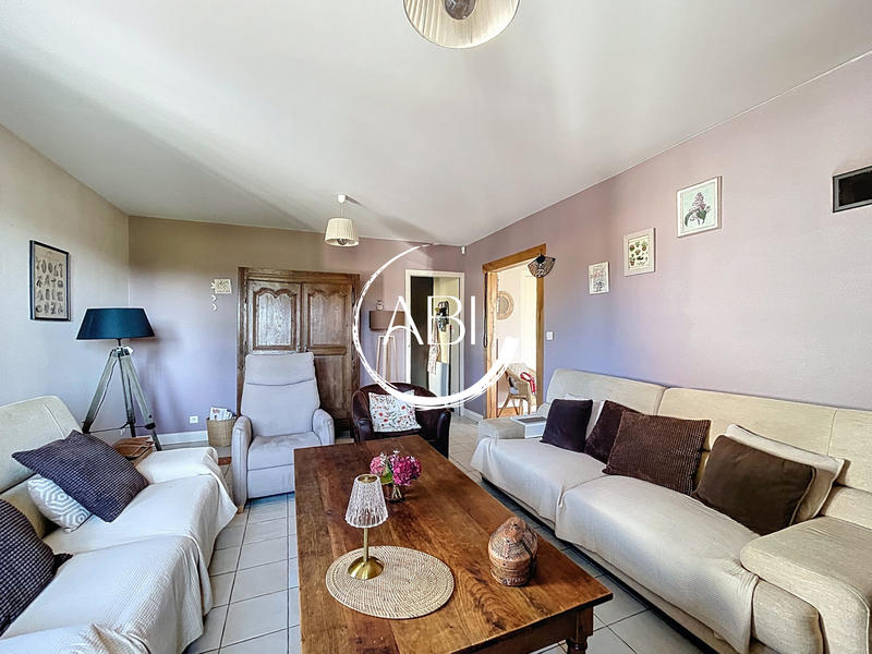 Maison - 201 m² - 9 pièces