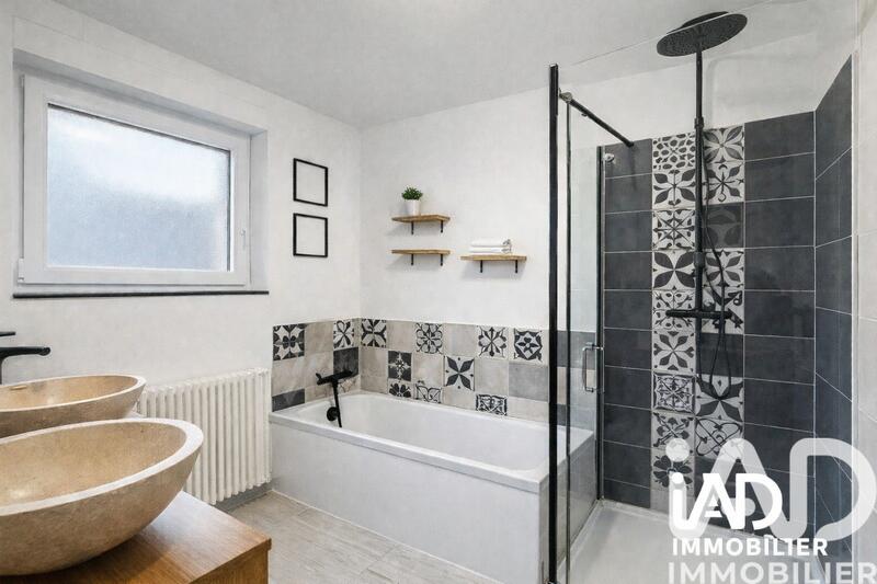 Maison - 223 m² - 8 pièces