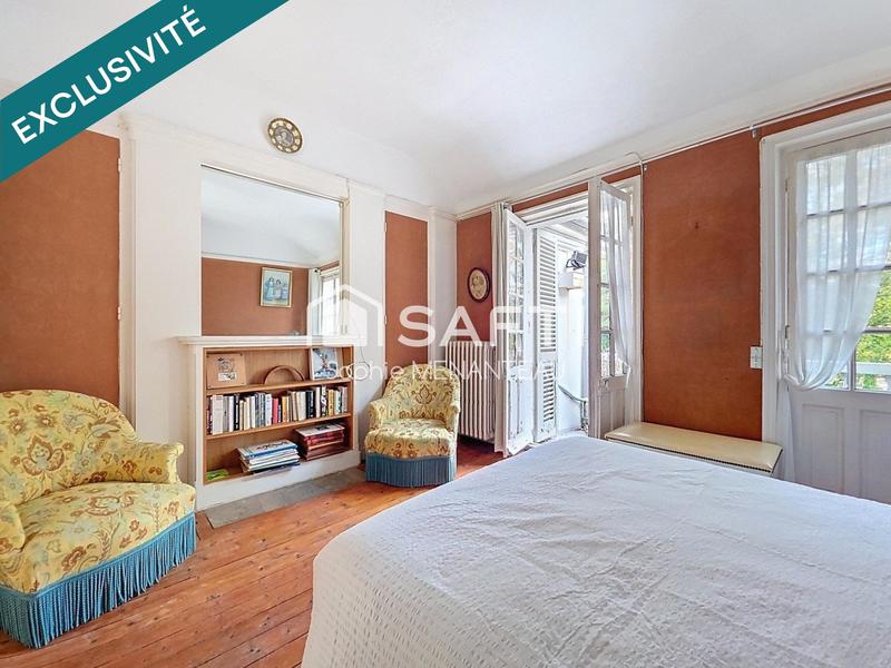 Villa - 216 m² - 9 pièces