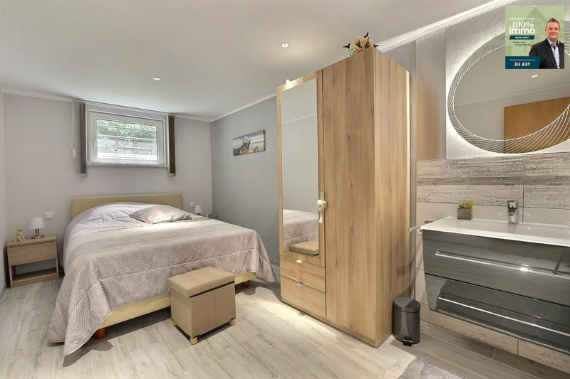 Maison - 232 m² - 7 pièces