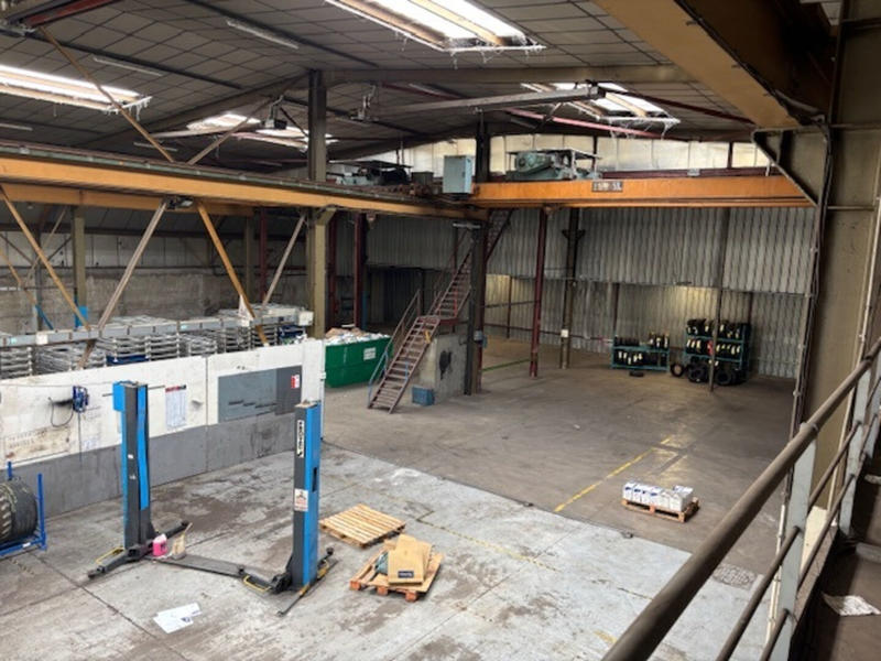 Local d'activité / Entrepôt - 1 100 m²