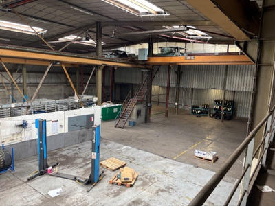 Local d'activité / Entrepôt - 1 100 m²