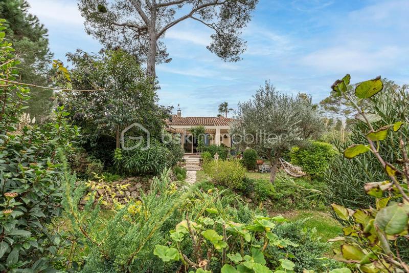 Maison - 250 m² - 10 pièces