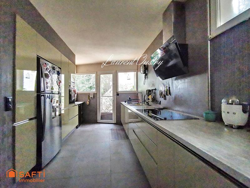 Maison - 270 m² - 10 pièces