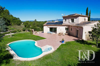 Maison traditionnelle - 313 m² - 7 pièces