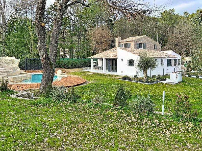 Villa - 210 m² - 6 pièces