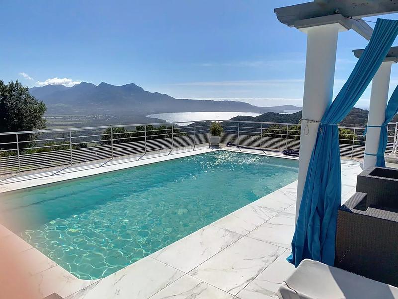 Maison - 185 m² - 6 pièces