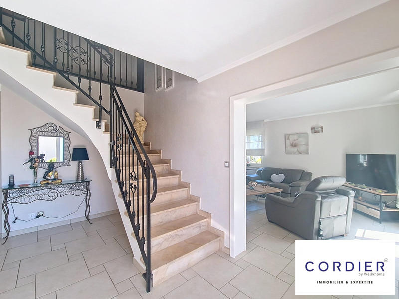 Maison - 181 m² - 8 pièces