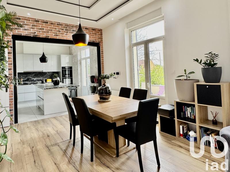 Maison - 212 m² - 7 pièces