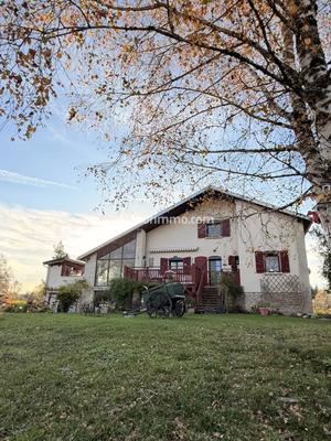 Maison - 200 m² - 8 pièces