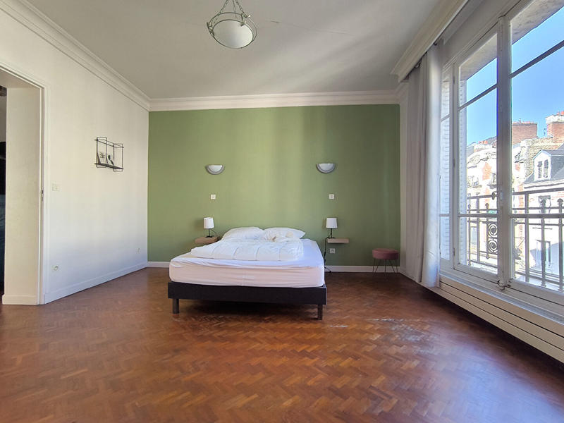 Appartement - 266 m² - 9 pièces