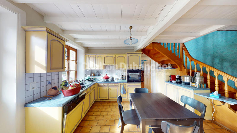 Maison - 215 m² - 10 pièces