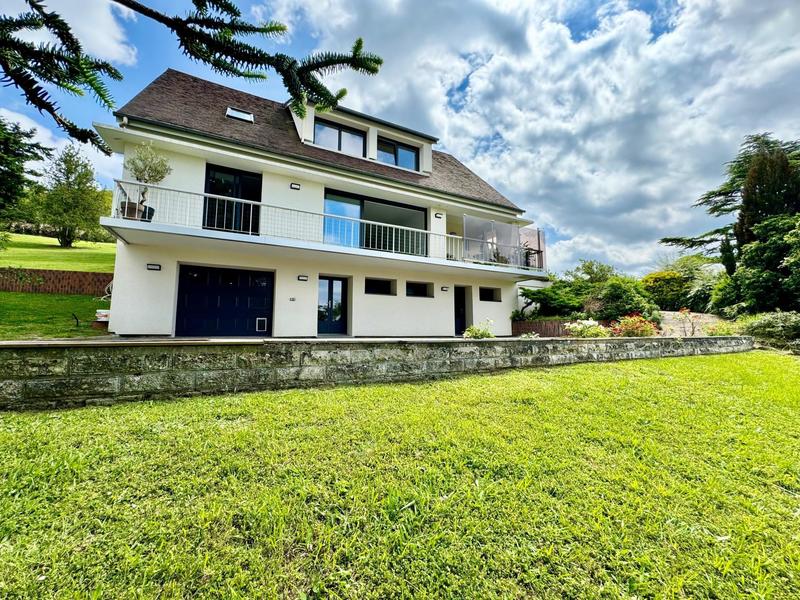 Maison - 200 m² - 7 pièces