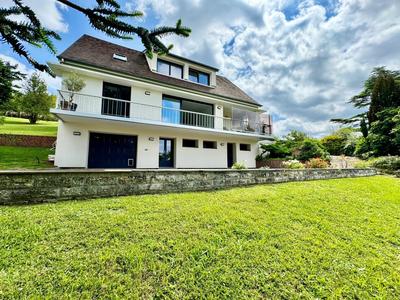 Maison - 200 m² - 7 pièces