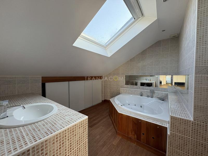 Maison - 375 m² - 7 pièces