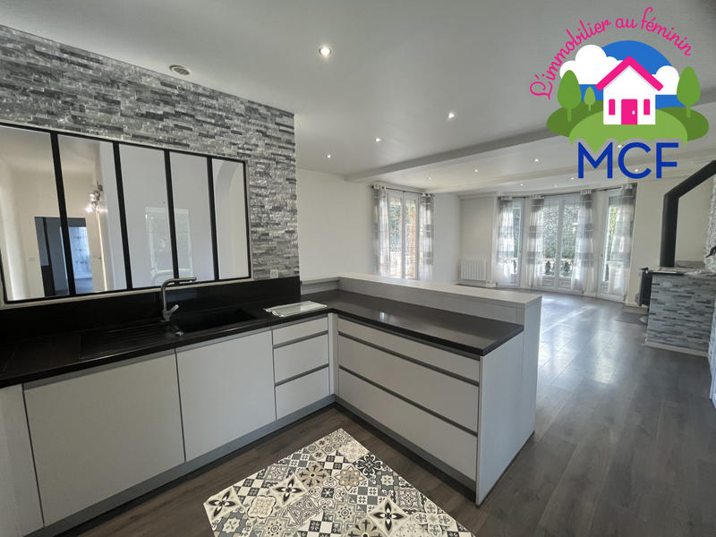 Maison traditionnelle - 223 m² - 7 pièces