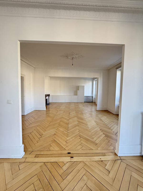 Appartement - 151 m² - 6 pièces