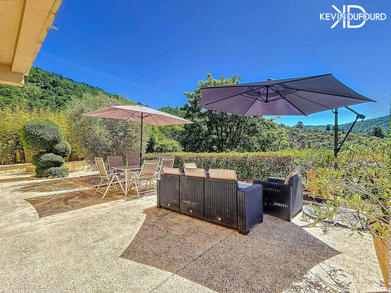 Maison - 225 m² - 11 pièces