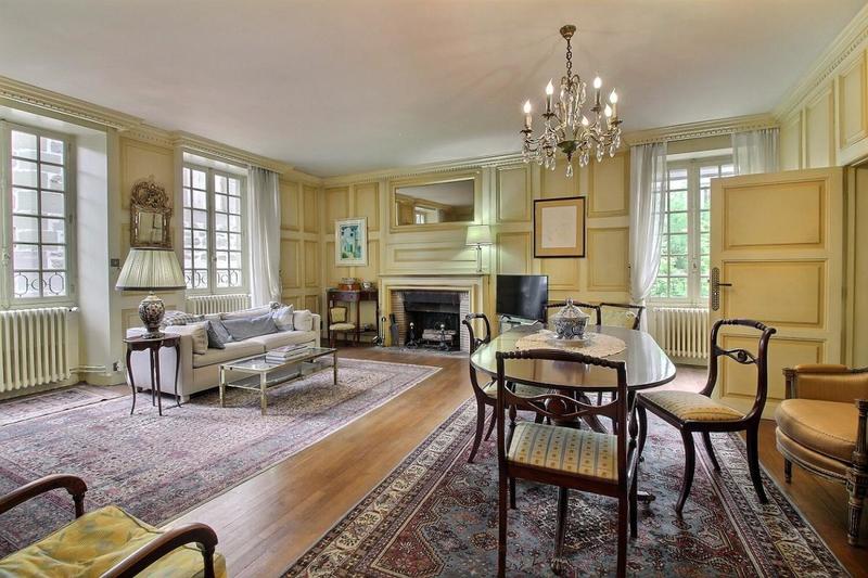 Maison - 230 m² - 7 pièces