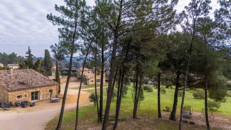 Propriété - 300 m² - 9 pièces